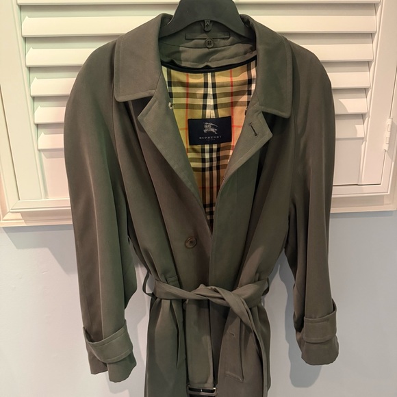 Woman’s Burberry Trench Coat - Picture 3 of 13